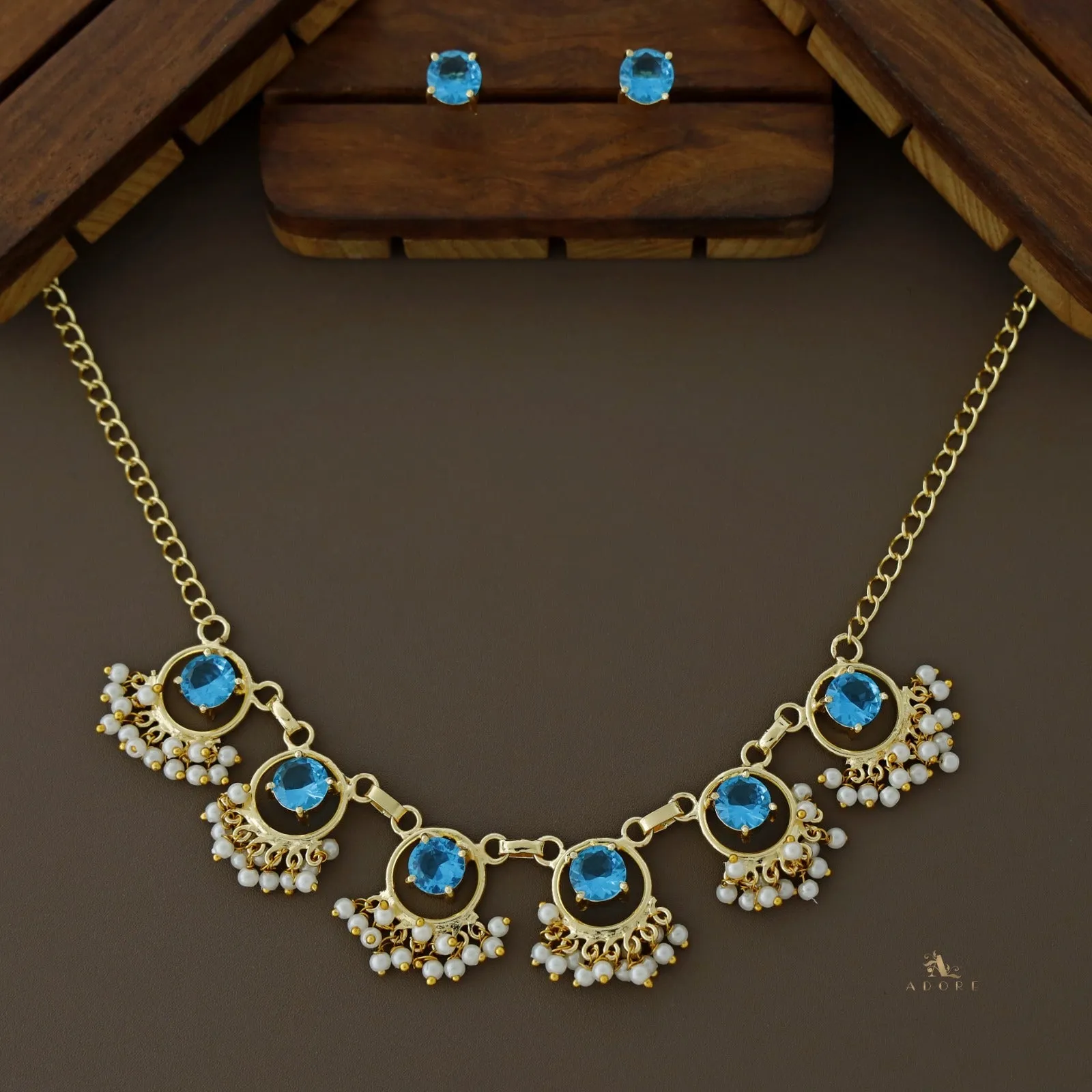 6 Stone Circle Short Neckpiece With Stud