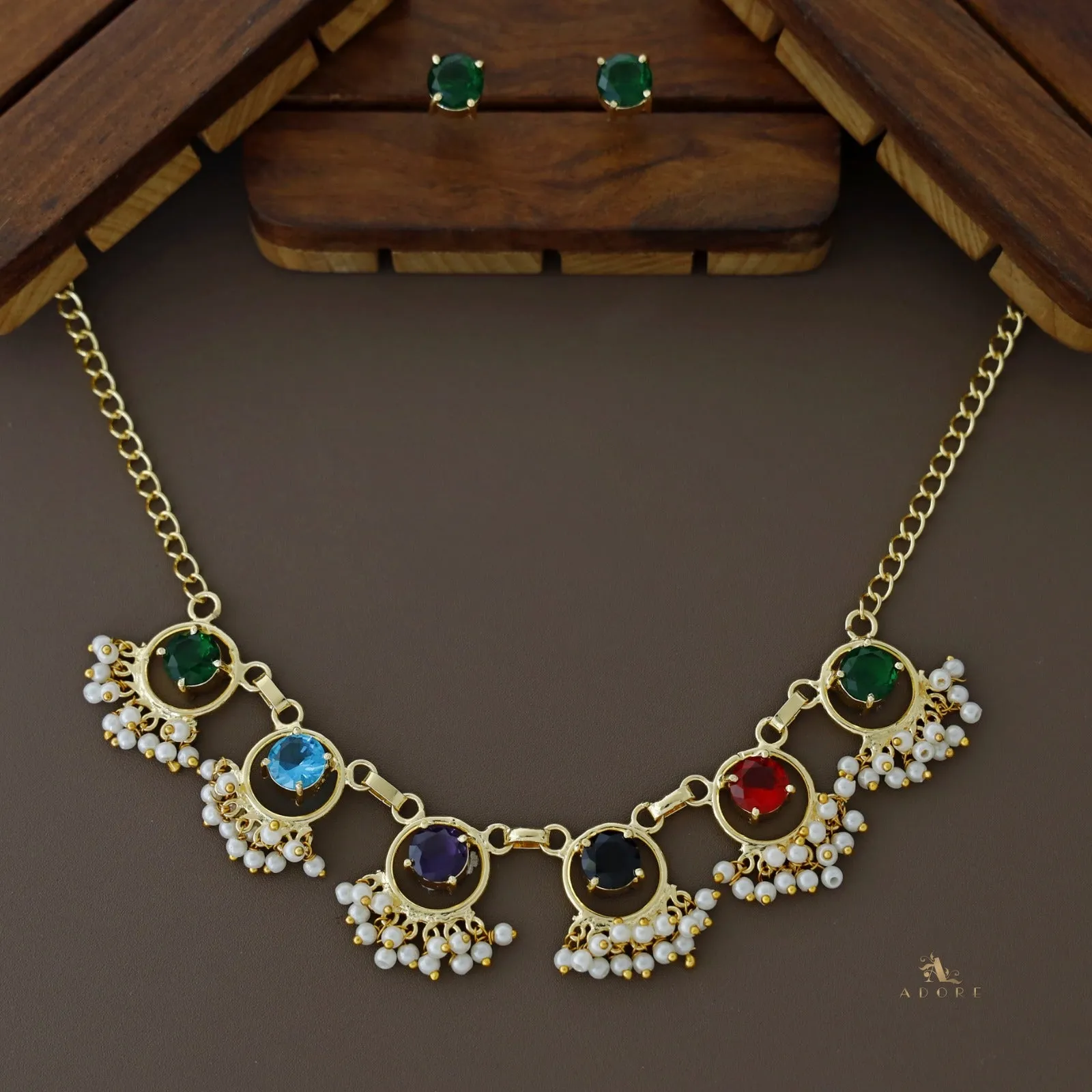 6 Stone Circle Short Neckpiece With Stud