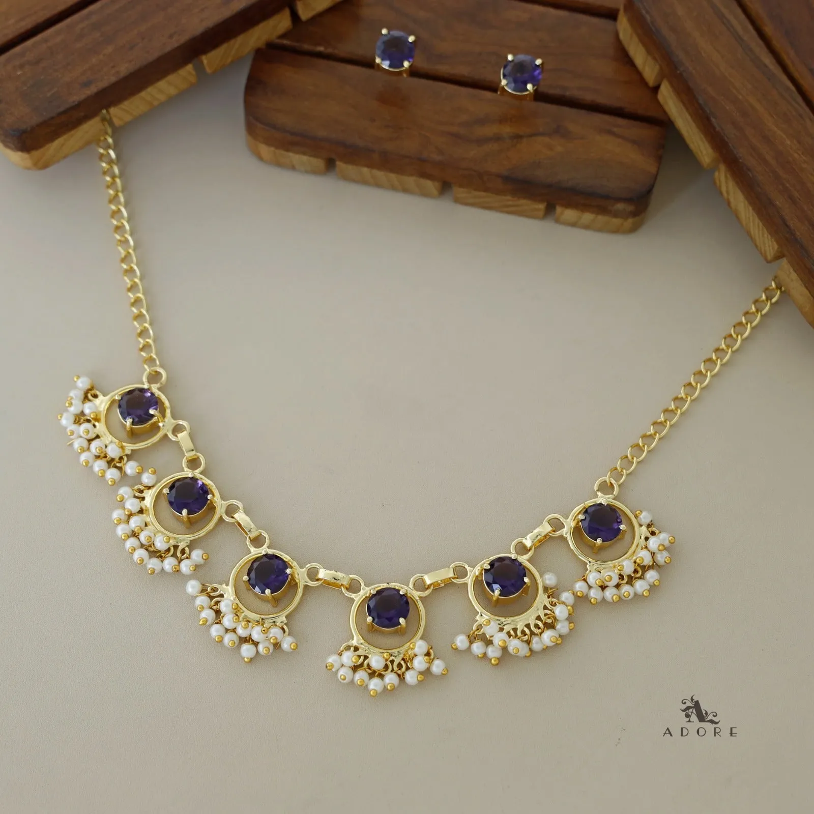 6 Stone Circle Short Neckpiece With Stud