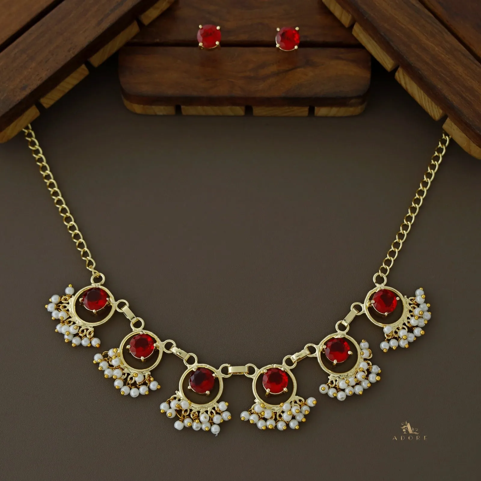 6 Stone Circle Short Neckpiece With Stud