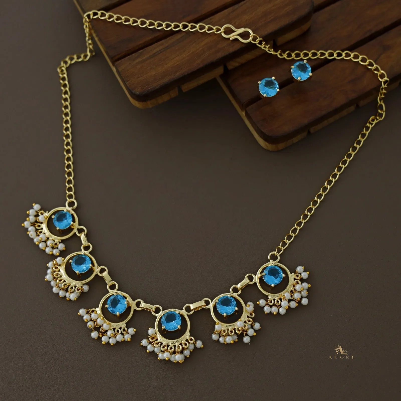 6 Stone Circle Short Neckpiece With Stud