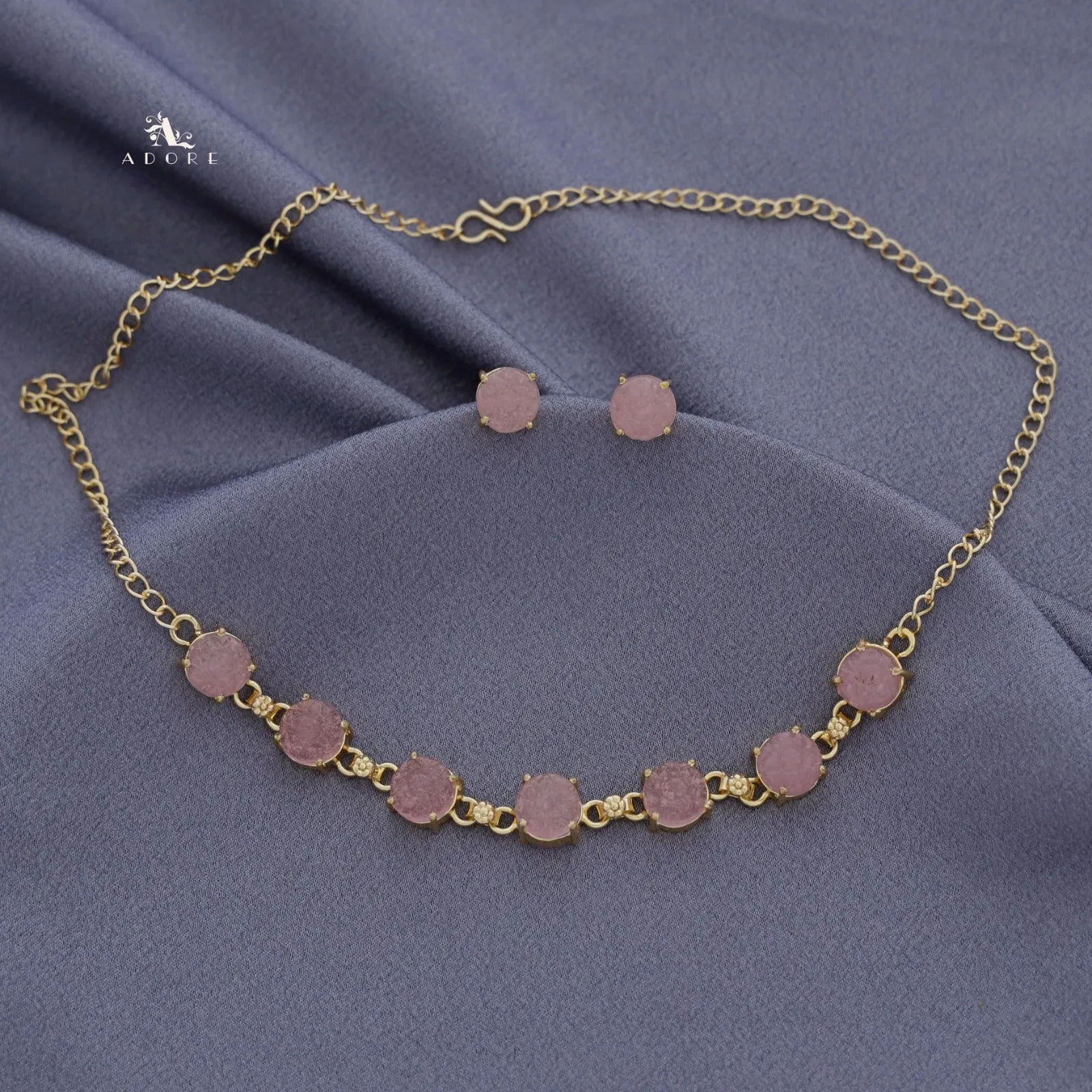 7 Stone Craved Short Neckpiece / Choker With Stud