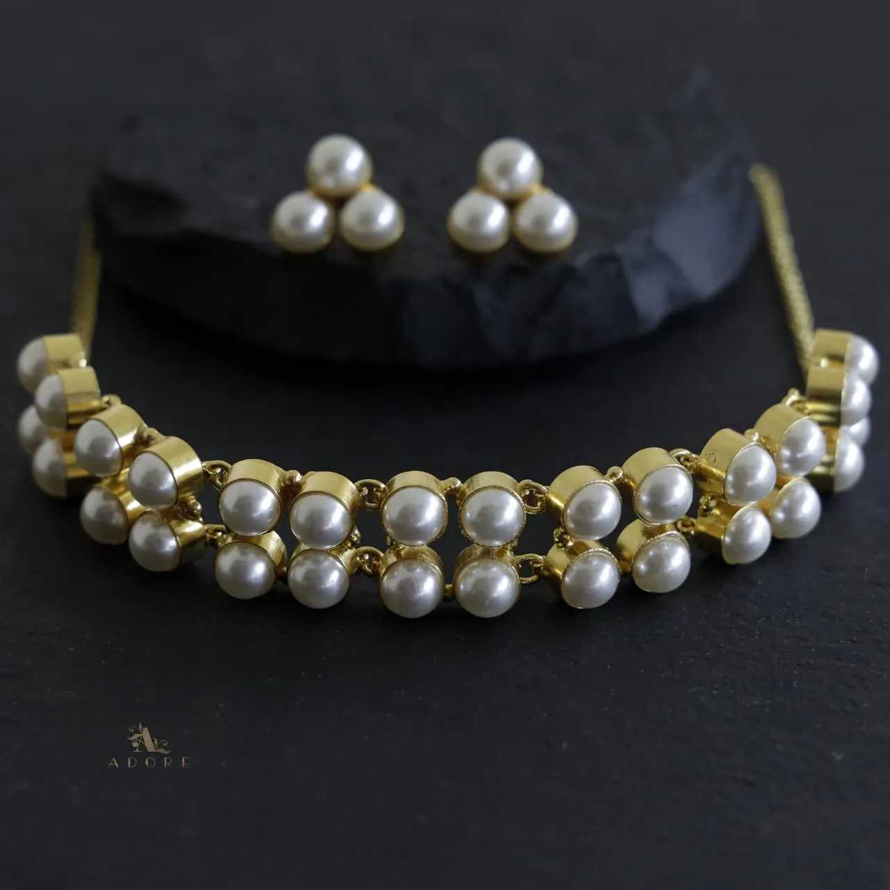 Amare Pearl Choker With Tri Pearl Stud