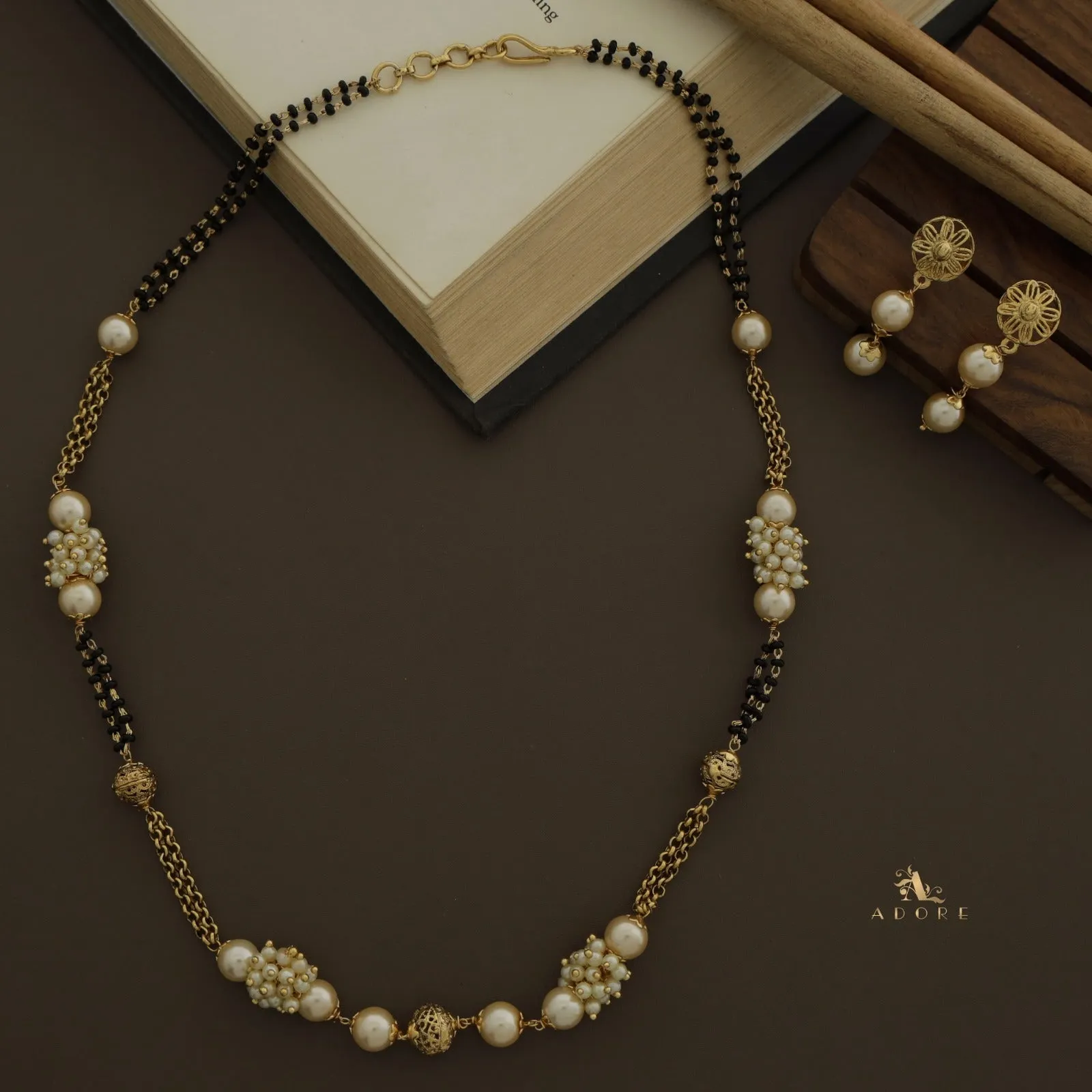 Chaitra Pearl Neckpiece With Earring