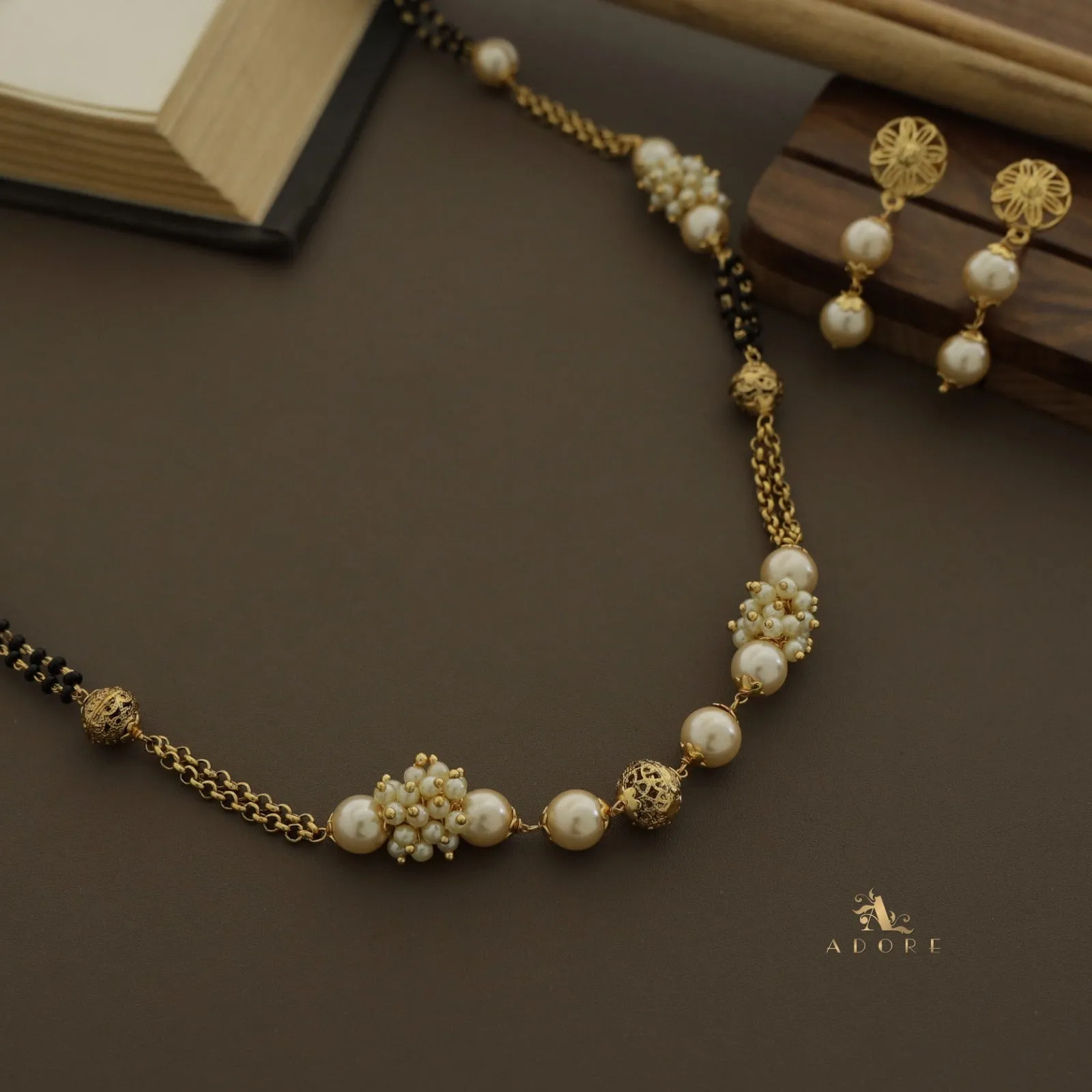 Chaitra Pearl Neckpiece With Earring