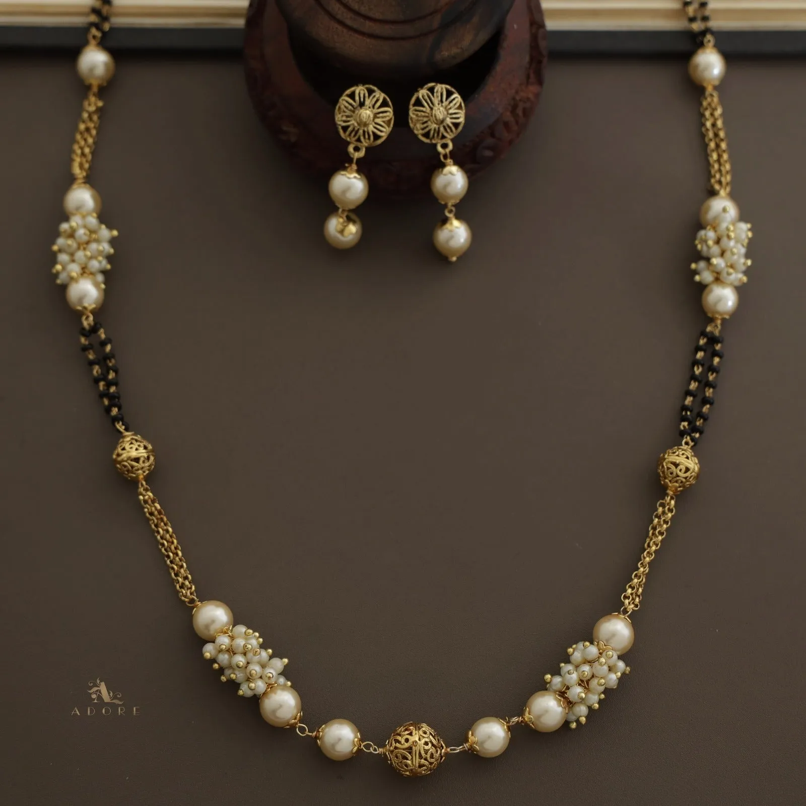 Chaitra Pearl Neckpiece With Earring