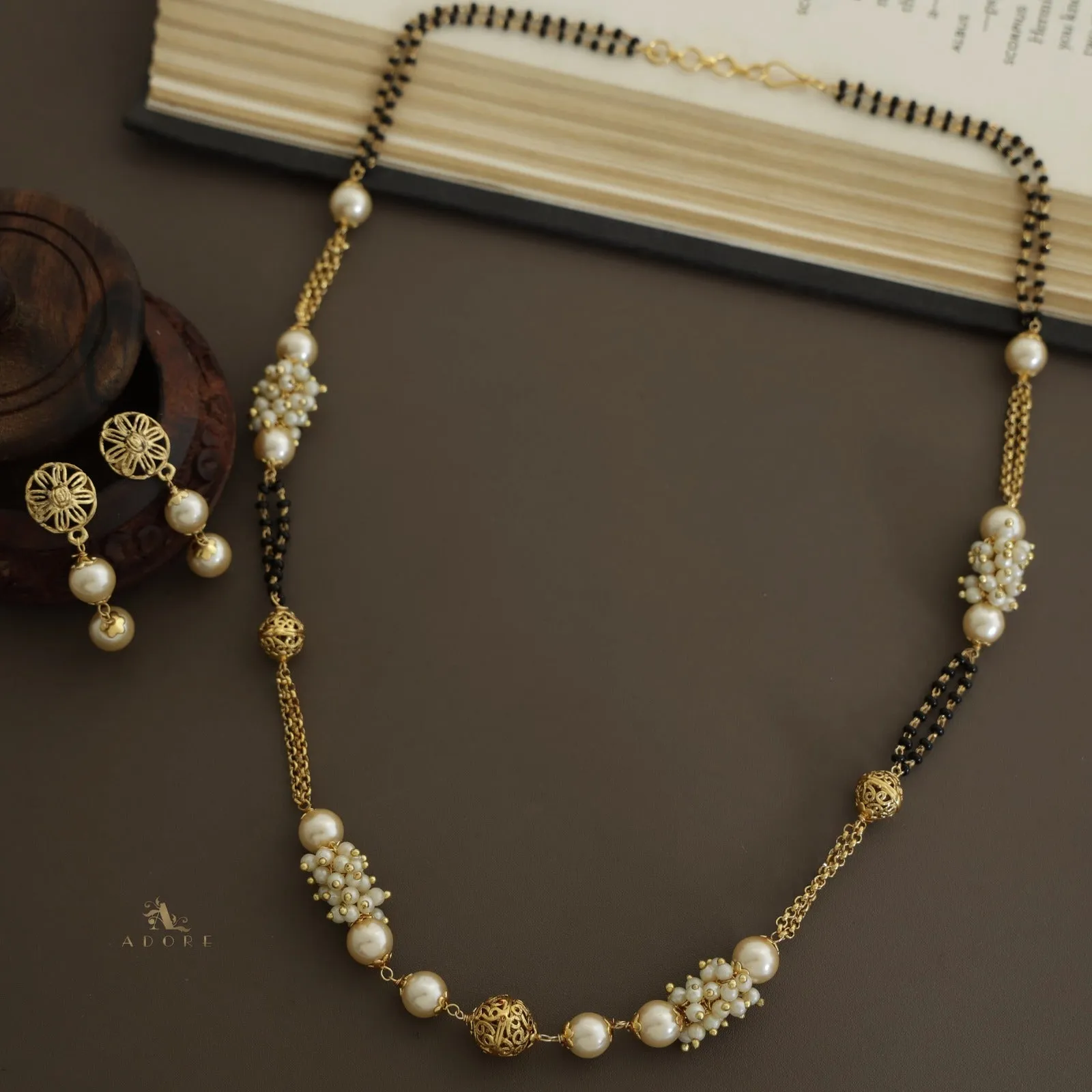 Chaitra Pearl Neckpiece With Earring