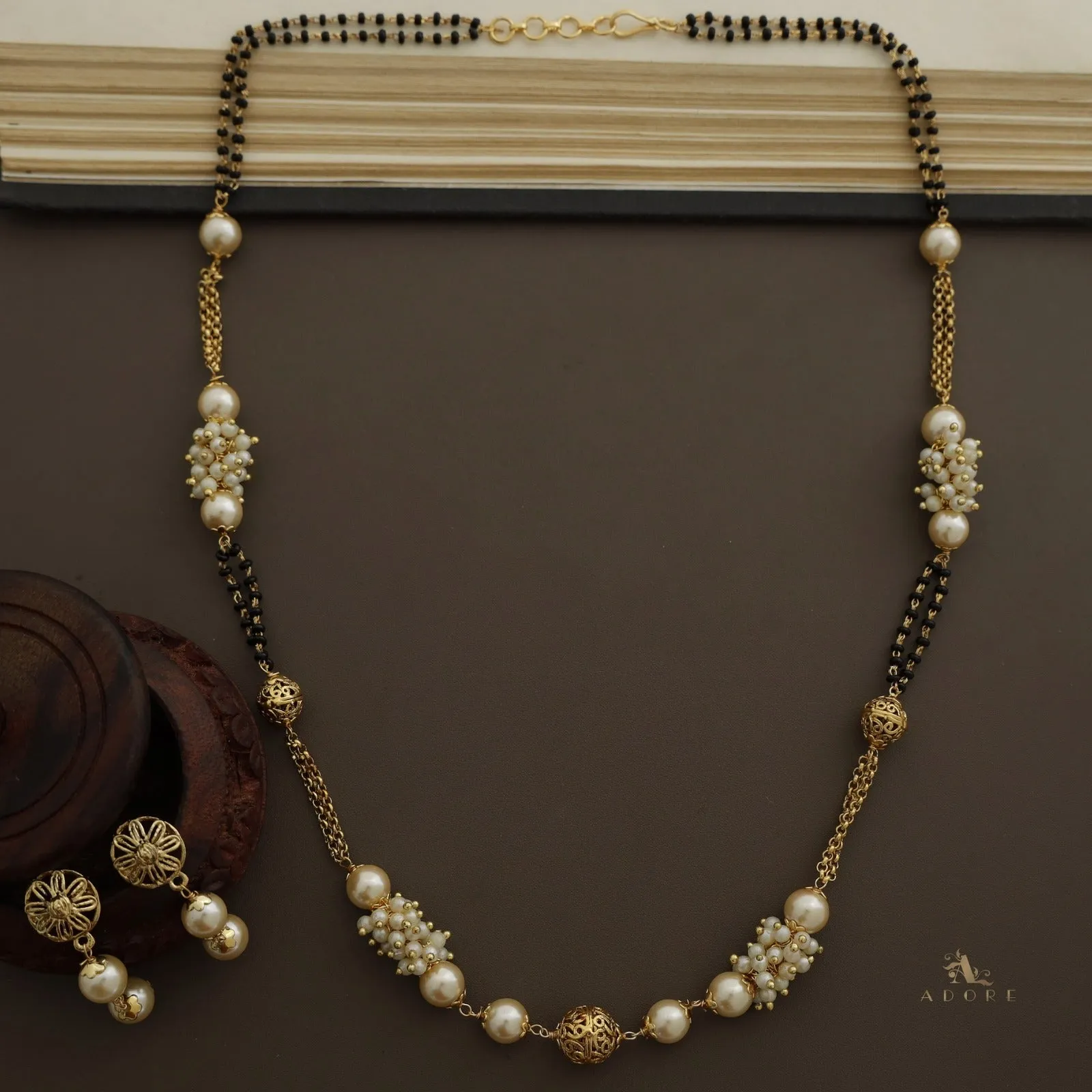 Chaitra Pearl Neckpiece With Earring