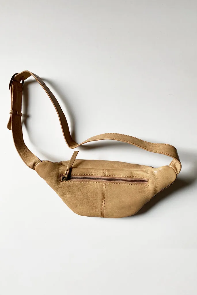 CNP NEW CROSS WOVEN FANNY PACK, COGNAC