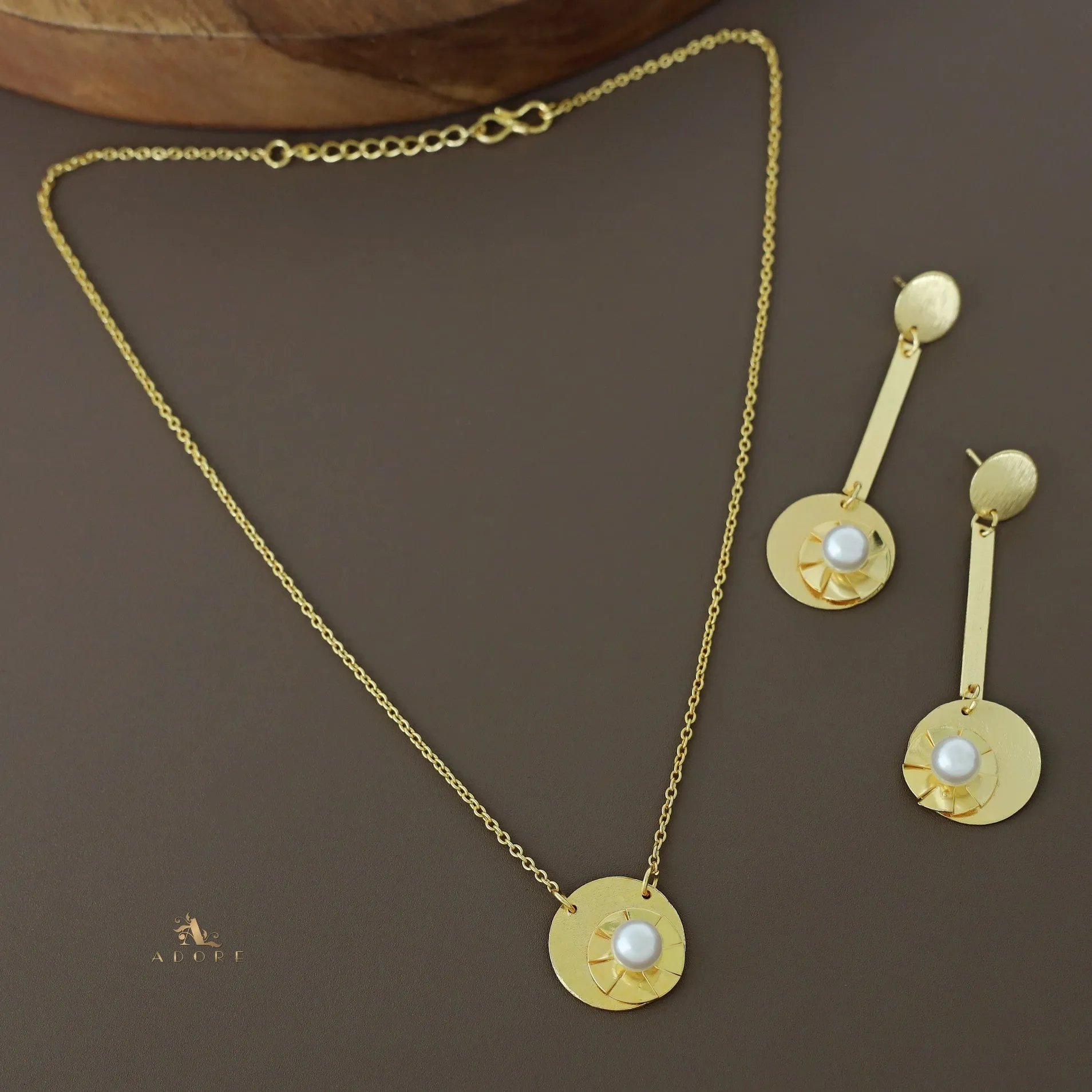 Dayira Golden Coin Pearl Neckpiece With Earring