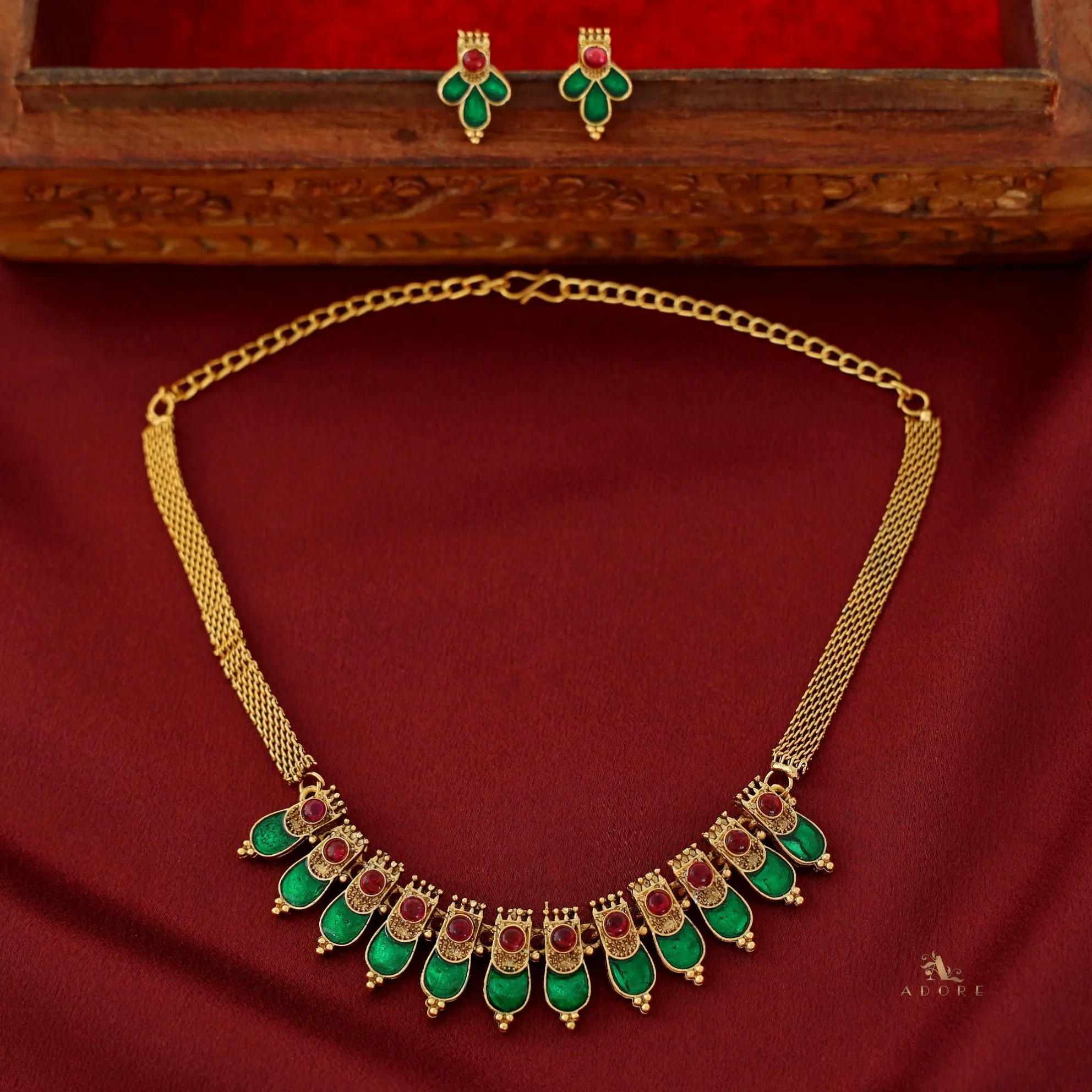 Dhruvi Enamel Circle Stone Short Neckpiece With Stud