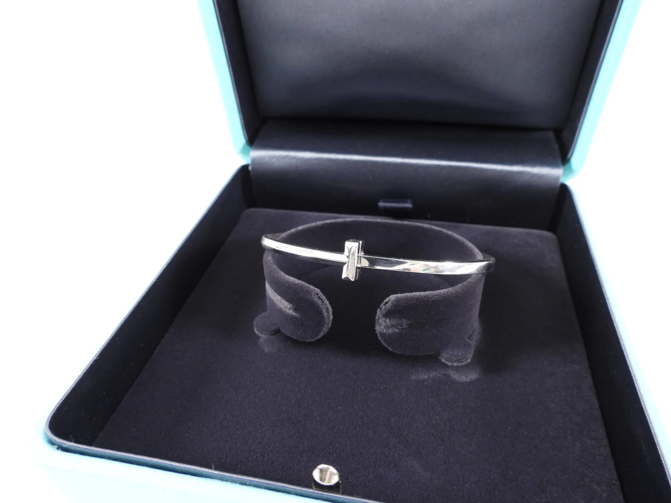 Tiffany T1 Narrow 18k White Gold Hinged Bangle Bracelet - M